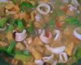 Foto langkah ke 4 dari resep Tumis Cumi Tahu Kacang Panjang.