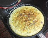Foto del paso 6 de la receta: Tortilla de papas, calabacín, cebolla y chistorra