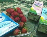 Foto langkah ke 1 dari resep Strawberry silky pudding.