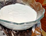 A picture of step 3 of Oreo cream delight.
