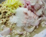 Gambar langkah 4 resipi Kuih Bom Ikan @ Paung Sambal Ikan.