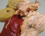 Foto del paso 3 de la receta: Salmón con pimientos confitados y patata