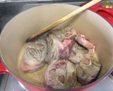 A picture of step 1 of Cabbage and lamb bredie (koolbredie).