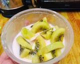 Foto langkah ke 4 dari resep Frozen Yogurt (Froyo) Toping Kiwi Sederhana.