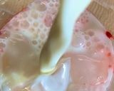 Foto langkah ke 4 dari resep Korean Strawberry Milk.