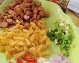 Foto langkah ke 2 dari resep Orak Arik Kentang Sosis.