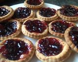 A picture of step 7 of Cornflake Jam Tarts.