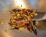 Foto langkah ke 6 dari resep Ikan pindang Kecap tumis Pete cabe.