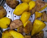 Foto langkah ke 1 dari resep Bola Ubi Cokelat Crispi.