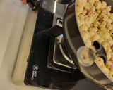A picture of step 2 of Masala makhana.