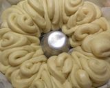 Foto del passaggio 3 della ricetta Ciambella Dolce Lievitata Morbide Rose