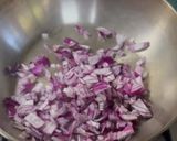 Foto del paso 2 de la receta: *Huevos Rancheros en Salsa Chipotlada con Cebolla Morada*