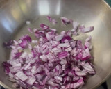 Foto del paso 2 de la receta: *Huevos Rancheros en Salsa Chipotlada con Cebolla Morada*
