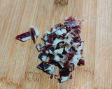 Foto del paso 1 de la receta: Ensalada Campera con Crujiente de Ajo y Jamón Ibérico