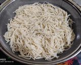 शेजवान हाका नूडल्स (schezwan recipe in marathi) रेसिपी स्टेप 1 फोटो
