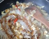 Foto langkah ke 3 dari resep Bihun Goreng Simpel.