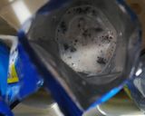 A picture of step 2 of Oreo biscuit ice cream.