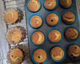عکس مرحله 8 از دستور کاپ کیک کشمشی (Raisin Cupcakes)