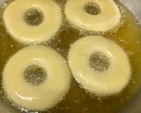A picture of step 5 of Yeast doughnuts.