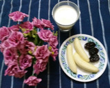 A picture of step 1 of Banana dates shake.