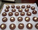 Foto langkah ke 7 dari resep Choco Almond Cookies.