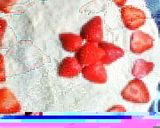 Foto del paso 3 de la receta: Bizcochuelo con chantilly, frutillas y dulce de leche