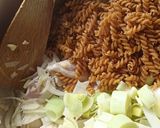 Une image de l'étape 1 de One Pot PASTA au poulet et poireaux.