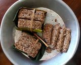 Foto langkah ke 1 dari resep Pais Oncom Hideung khas Bogor.