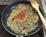 Foto del paso 5 de la receta: Revuelto de quinoa con gulas y gambas a tú gusto