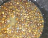A picture of step 3 of Kala chana masala.