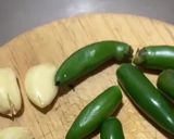 Foto del paso 1 de la receta: Tostadas de lengua con chile serrano ajo y semillas de girasol