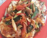 Foto langkah ke 5 dari resep Telur Ceplok Oseng Kecap Pedas Manis.