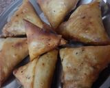 A picture of step 5 of Chinese samosey.