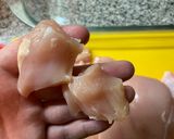 Foto del paso 1 de la receta: Pollo a la panceta con azúcar negra