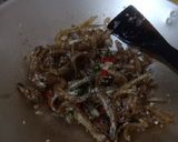 Foto langkah ke 6 dari resep Tumis ikan asin.