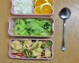 Hình bước làm 3 của món Day 25 : Gà xào sả ớt, bí xanh xào hành_eat1000