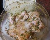 Foto del paso 2 de la receta: Pollo adobado en freidora de aire con papas arrugas y tomates cherry al ajillo