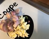 Une image de l'étape 2 de Soupe de homard pommes de terre et poivrons au persil et parmesan.