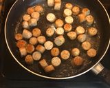 Foto del paso 3 de la receta: Chanterelles, espárragos verdes y butifarras guisadas a la catalana