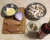 Foto del paso 1 de la receta: Pechuga en costra de parmesano y champiñones rostizados