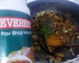 A picture of step 4 of Matar Pulao.