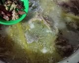 Foto langkah ke 6 dari resep Sop Kaki Kambing Kuah Susu.