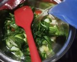 Foto langkah ke 4 dari resep Sayur Bening Oyong Daun Gingseng.