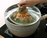 Foto langkah ke 4 dari resep Ayam Kukus Oyong Devina Hermawan.