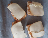 Foto del paso 1 de la receta: Tostas de chicharrones y queso