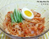 Hình bước làm 4 của món Mì trộn kim chi 김치비빔국수