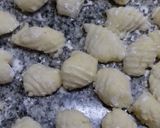 Foto del paso 5 de la receta: Ñoquis de harina de arroz