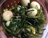 Foto langkah ke 3 dari resep Tumis kangkung telur puyuh.