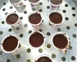 Foto langkah ke 3 dari resep Bolu kukus coklat, moist, lembut (tanpa telur, tanpa mixer).