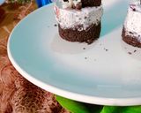 A picture of step 4 of Creamy Oreo shots.